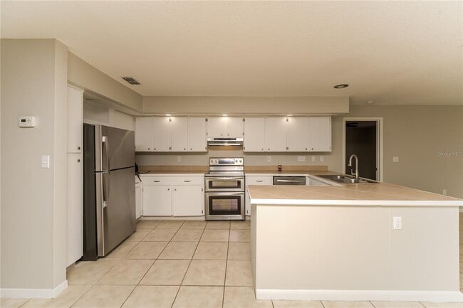 Building Photo - 2229 Flaming Arrow Dr