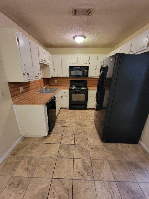 Building Photo - 104 E Truman Ave