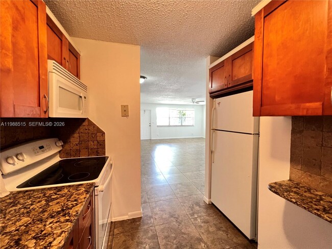 Building Photo - 850 E Commercial Blvd