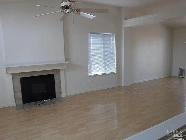 Building Photo - 312 Larkspur Dr