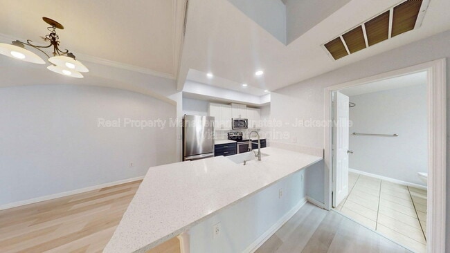 Building Photo - 10075 Gate Pkwy N