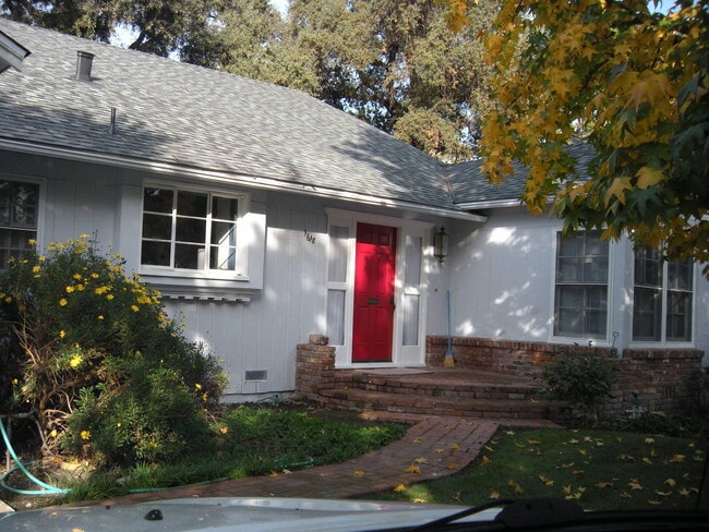 Primary Photo - Cute Home in Beverly Glen Area