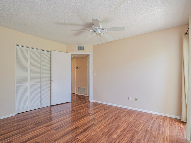 Building Photo - 110 Spring Lake Ct
