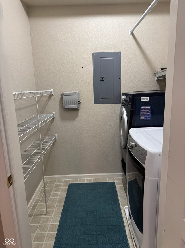 Building Photo - 12926 University Crescent