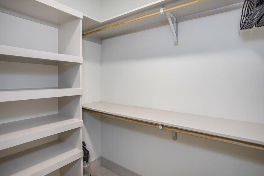 Building Photo - 6800 Main St