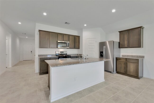 Building Photo - 1023 Lipizzan