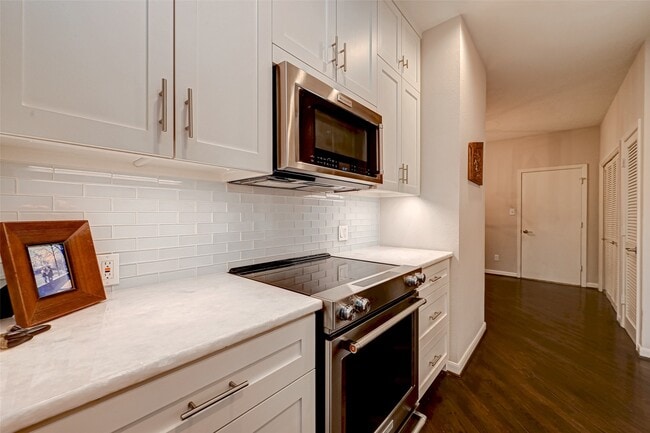 Building Photo - 1547 Cortlandt St