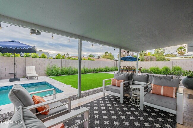 Building Photo - 8725 E Palo Verde Dr