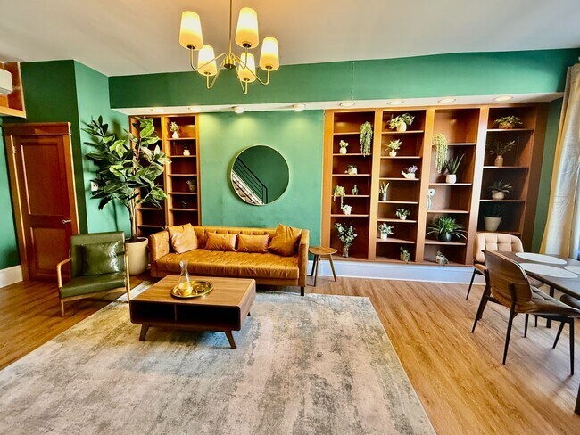 Building Photo - SPACIOUS & MODERN 3 BED/2.5 BA HOUSE w/ AC-Inlaid HARDWOOD Flooring-WASHER/DRYER & Rear PATIO in ...