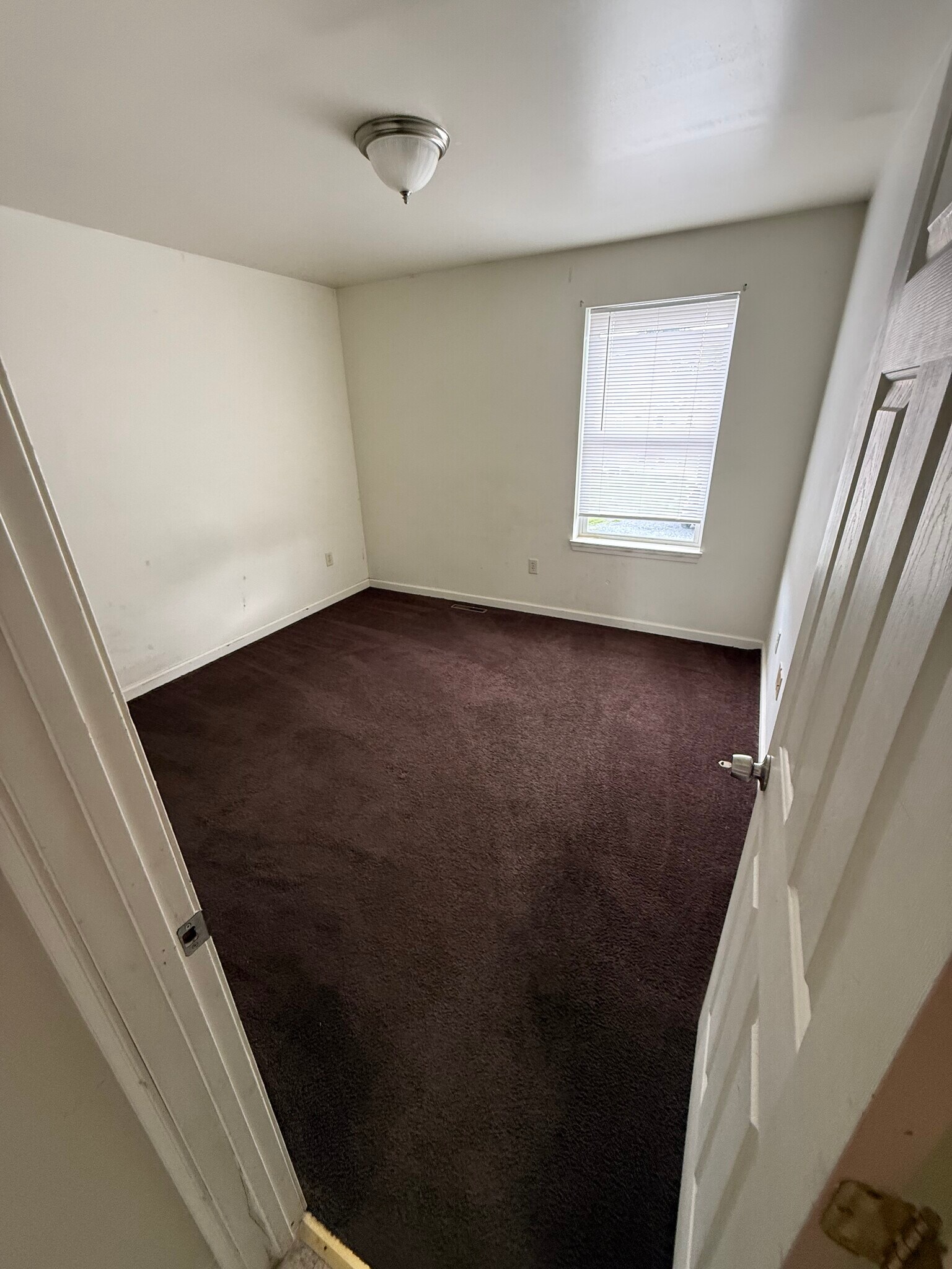 fourth bedroom - 218 N Queen St