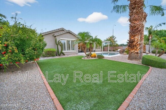 Building Photo - 527 E Tonto Dr