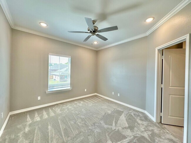 Building Photo - 6213 Villa Rosa Way