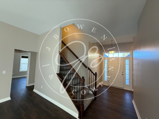 Building Photo - Beautiful  3-4 bedroom Sylvania Villa with...