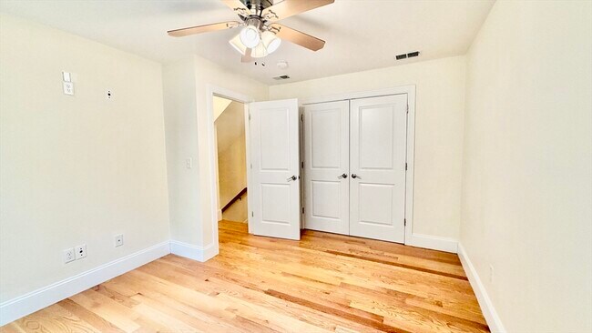 Building Photo - 865 Lagrange St