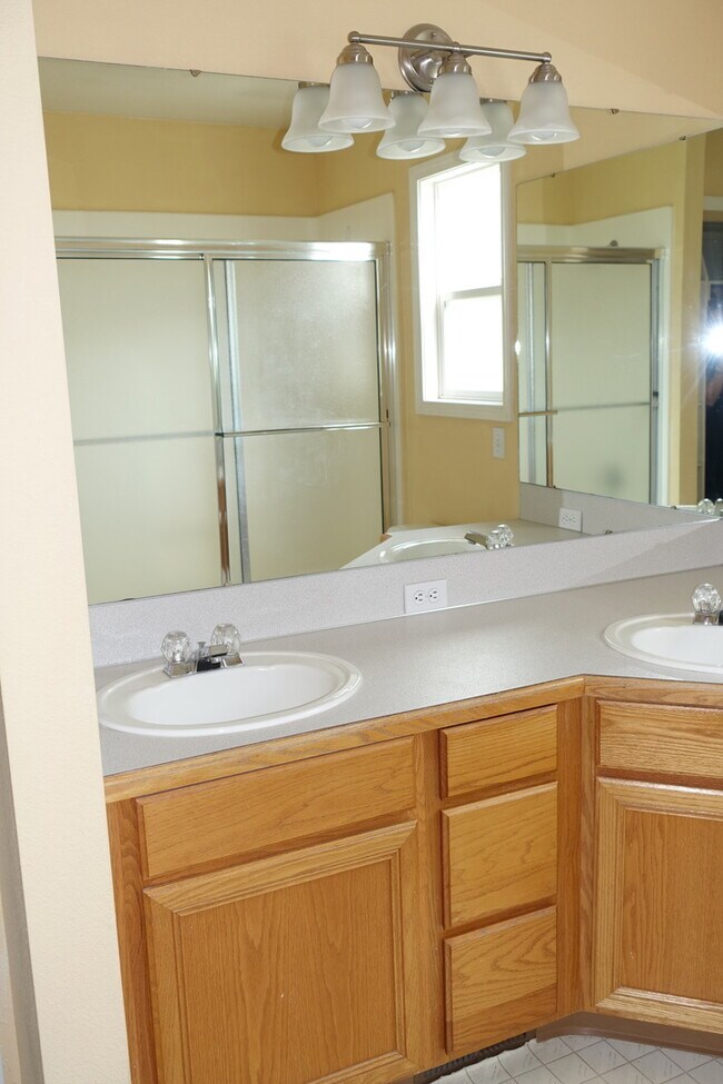 Building Photo - Three-Bedroom Two Bath Home