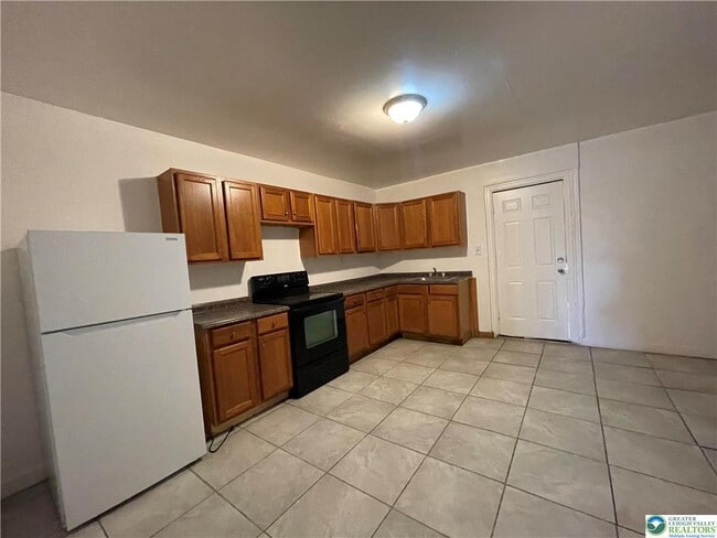 Building Photo - 636 Ridge Ave