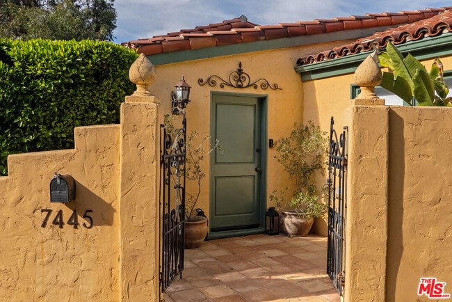 Building Photo - 7445 Palo Vista Dr