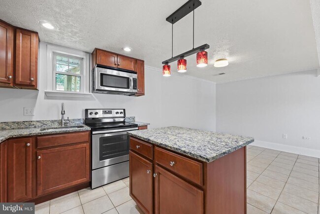 Building Photo - 13724 Lynhurst Dr