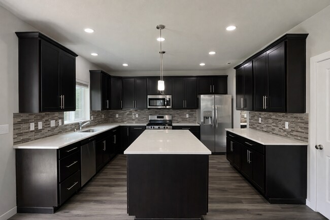 Building Photo - Spacious 4-Bedroom Home with Balcony and Fenced Yard in Marysville
