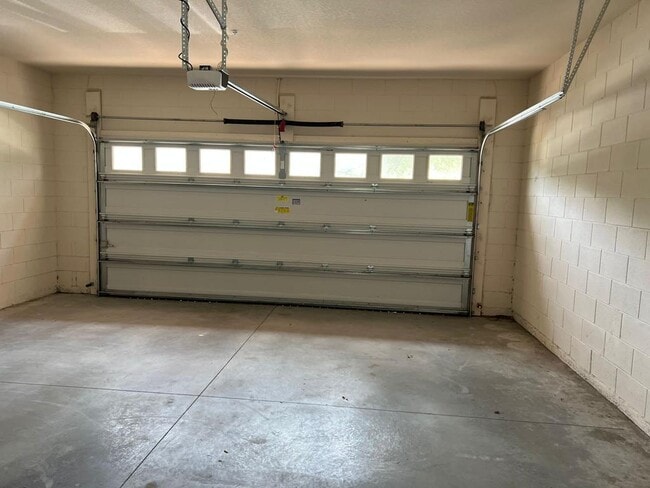 Building Photo - 9409 Silver Buttonwood St