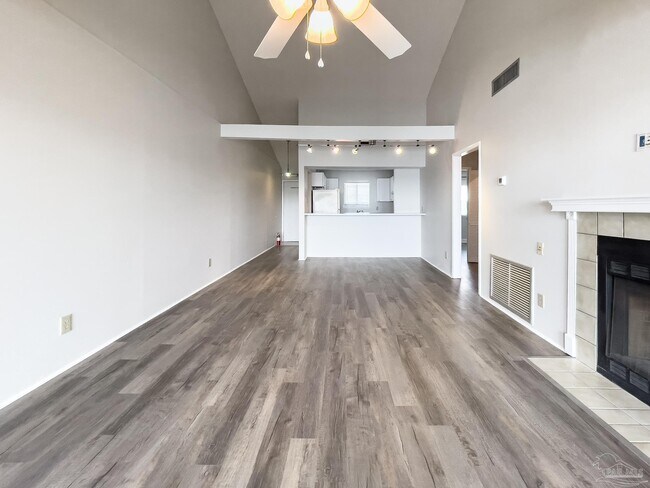 Building Photo - 14100 River Rd