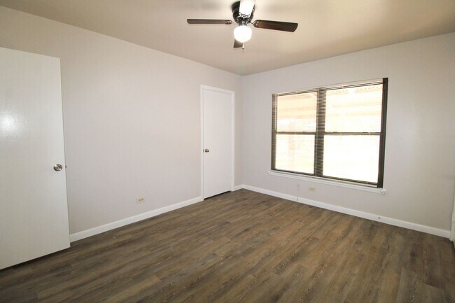 Building Photo - 434 Cosgrove St