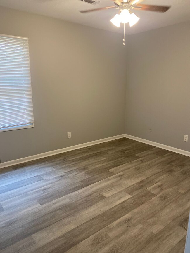Building Photo - Beautiful 3 Bedroom Ranch in Goose Creek