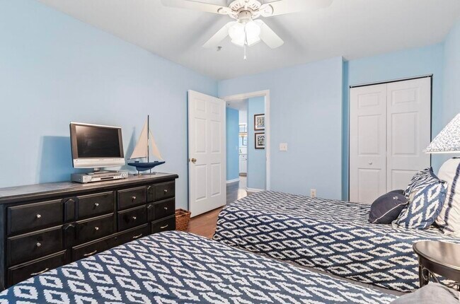 Building Photo - 1274 River Oaks Dr