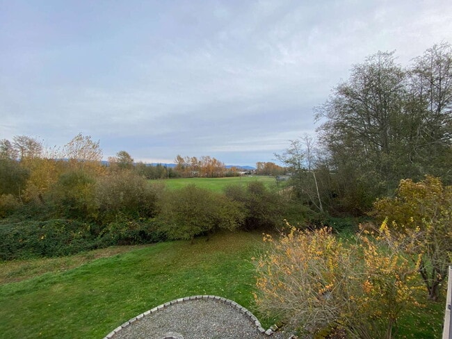 Building Photo - Spacious 4-bedroom with Panoramic Deck Nex...