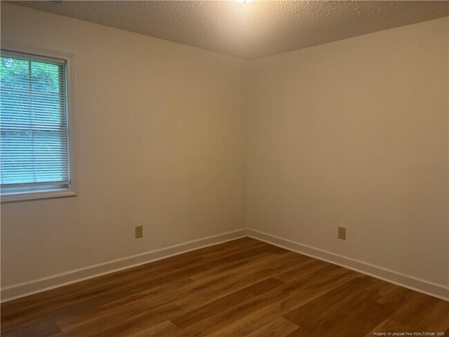 Building Photo - 214 Crabapple Cir