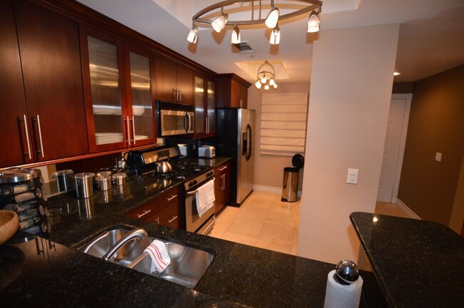 Building Photo - Meridian 2 BED|2BA FURNISHED CONDO 1 BLOCK...