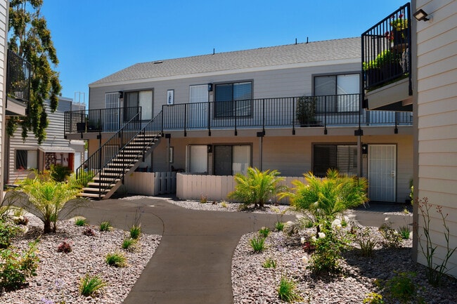 Building Photo - Parkway Village