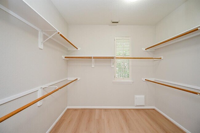 Building Photo - 22511 Bridgehaven Dr