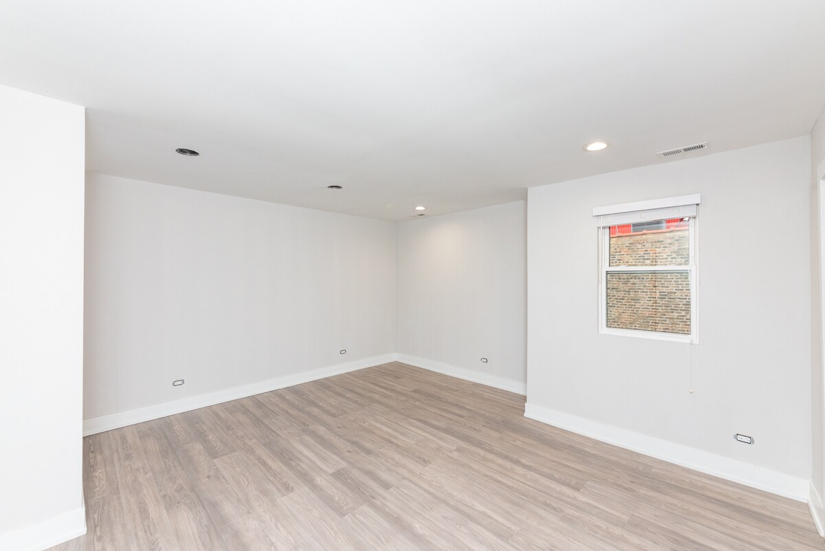 Building Photo - 1907 S Racine Ave