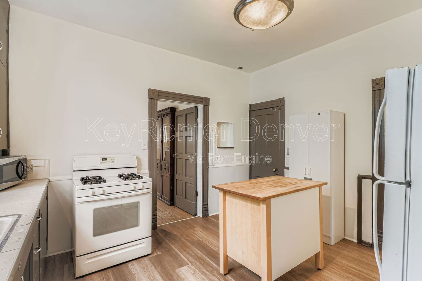 Building Photo - 3340 Wyandot St