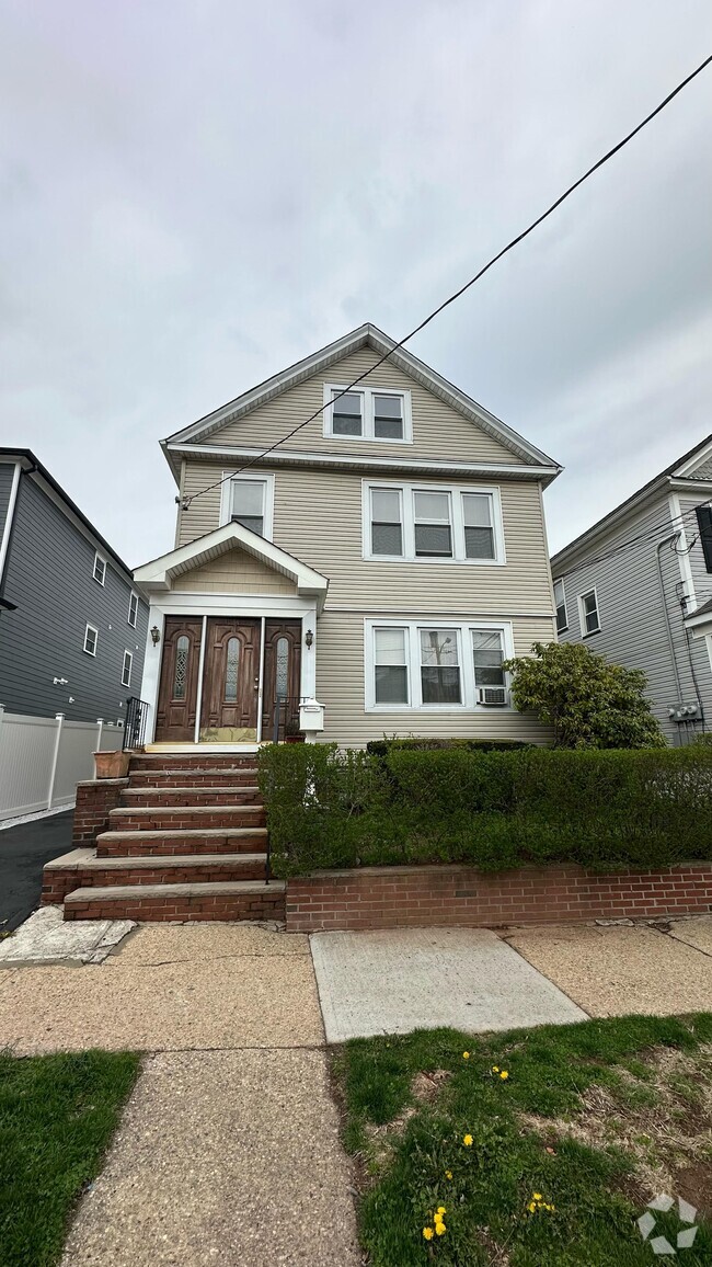 Building Photo - 1044 Cross Ave