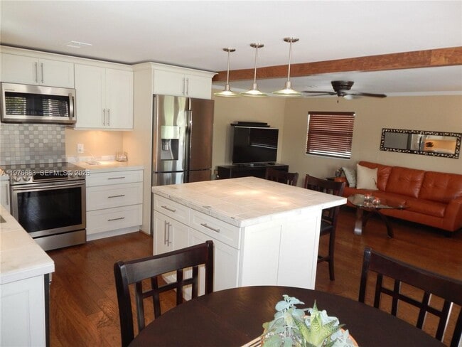 Building Photo - 2461 SW 50th St