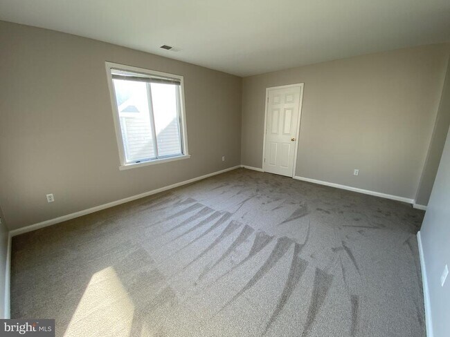 Building Photo - 1712 12th St S