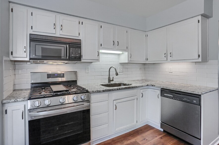 Building Photo - 2624 Hunters Point Dr
