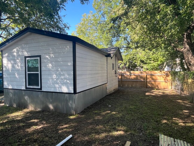Building Photo - Cozy 1 Bed / 1 Bath Rear Home with Private Fenced Yard – Tulsa