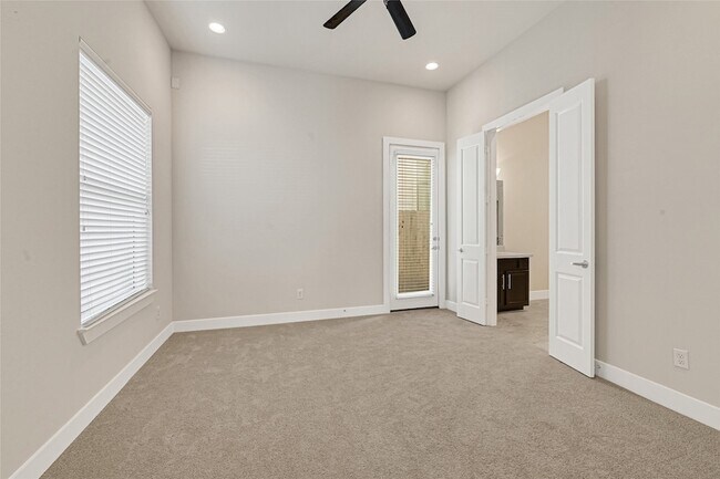 Building Photo - 72 N Hutcheson St