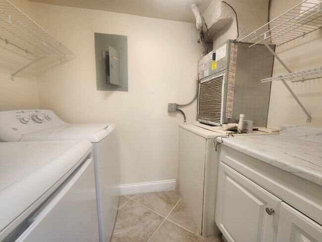 Building Photo - 209 Pine HOV Cir