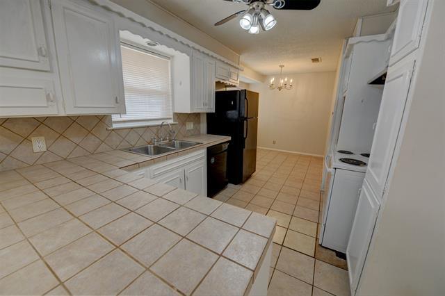 Building Photo - 801 Canyon Ridge Dr