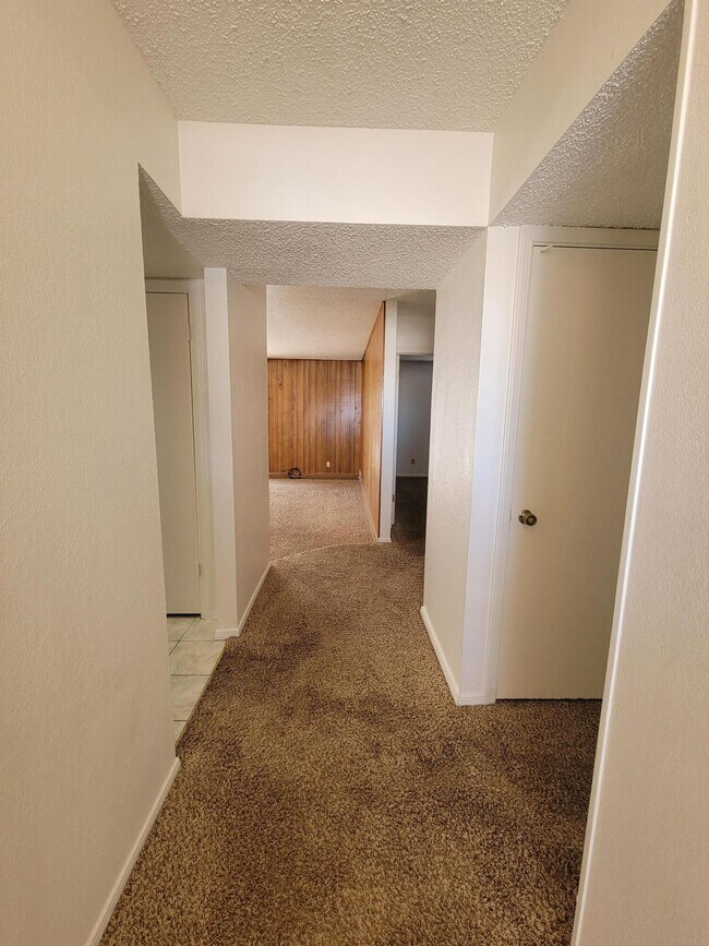 Building Photo - 7716 Iroquois Dr