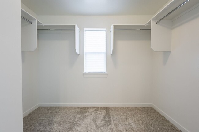Building Photo - Brand New 3 bed 2.5 bath with flex room No...