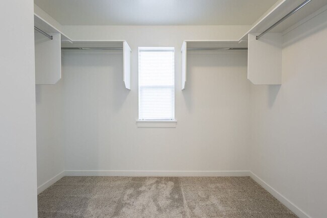 Building Photo - Brand New 3 bed 2.5 bath with flex room North Meridian