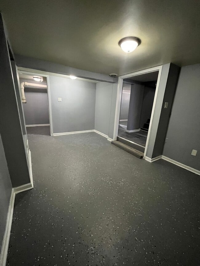 Building Photo - 2 Bedroom 1 Bathroom house in Calumet Park...
