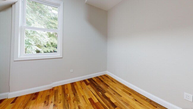 Building Photo - 544 Whitney Ave
