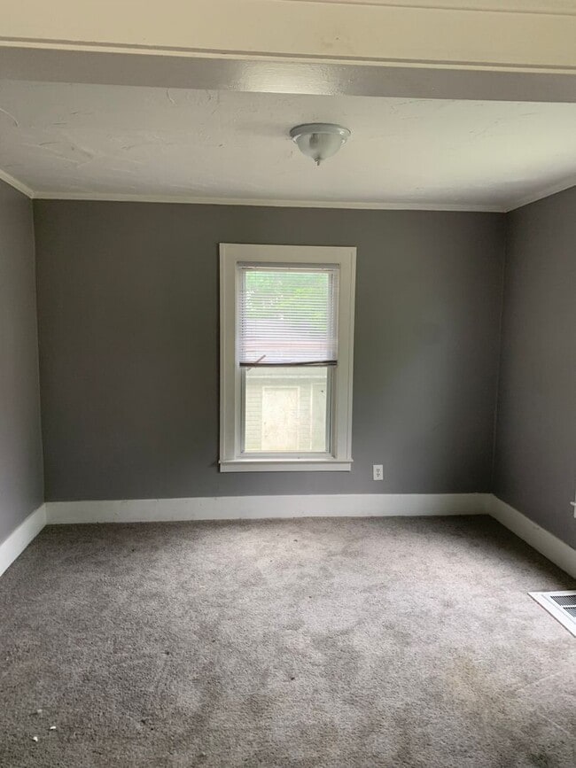 Building Photo - 3 Bedroom Home In Pontiac
