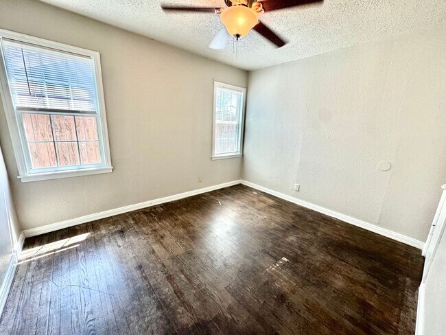 Building Photo - Eye-catching Home in Heart of Lubbock!- self showing